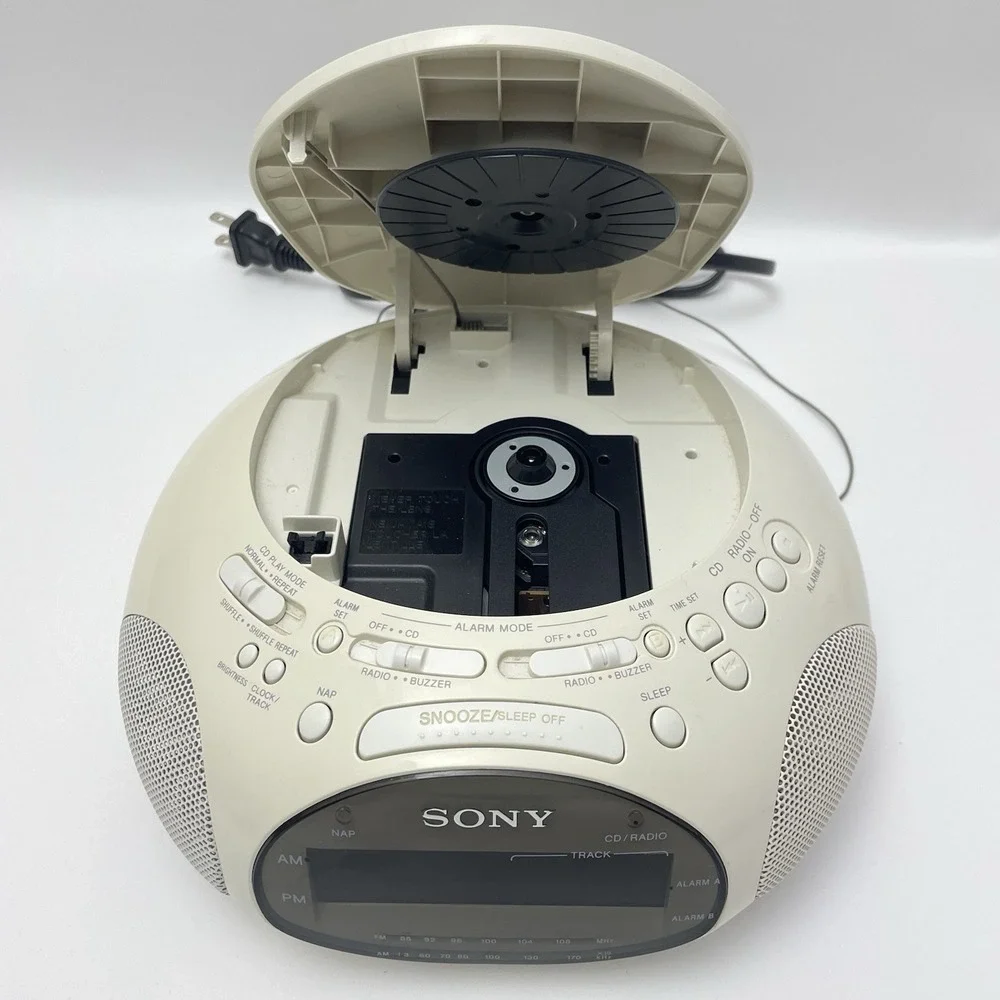 Sony White Dream Machine CD Radio Clock FOR PARTS. CD PLAYER DOES NOT WORK.